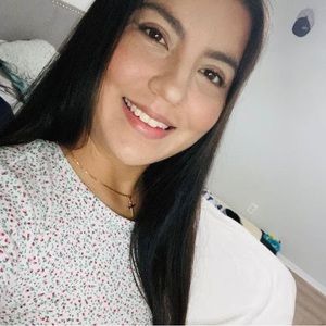 Meet your Posher, Alejandra